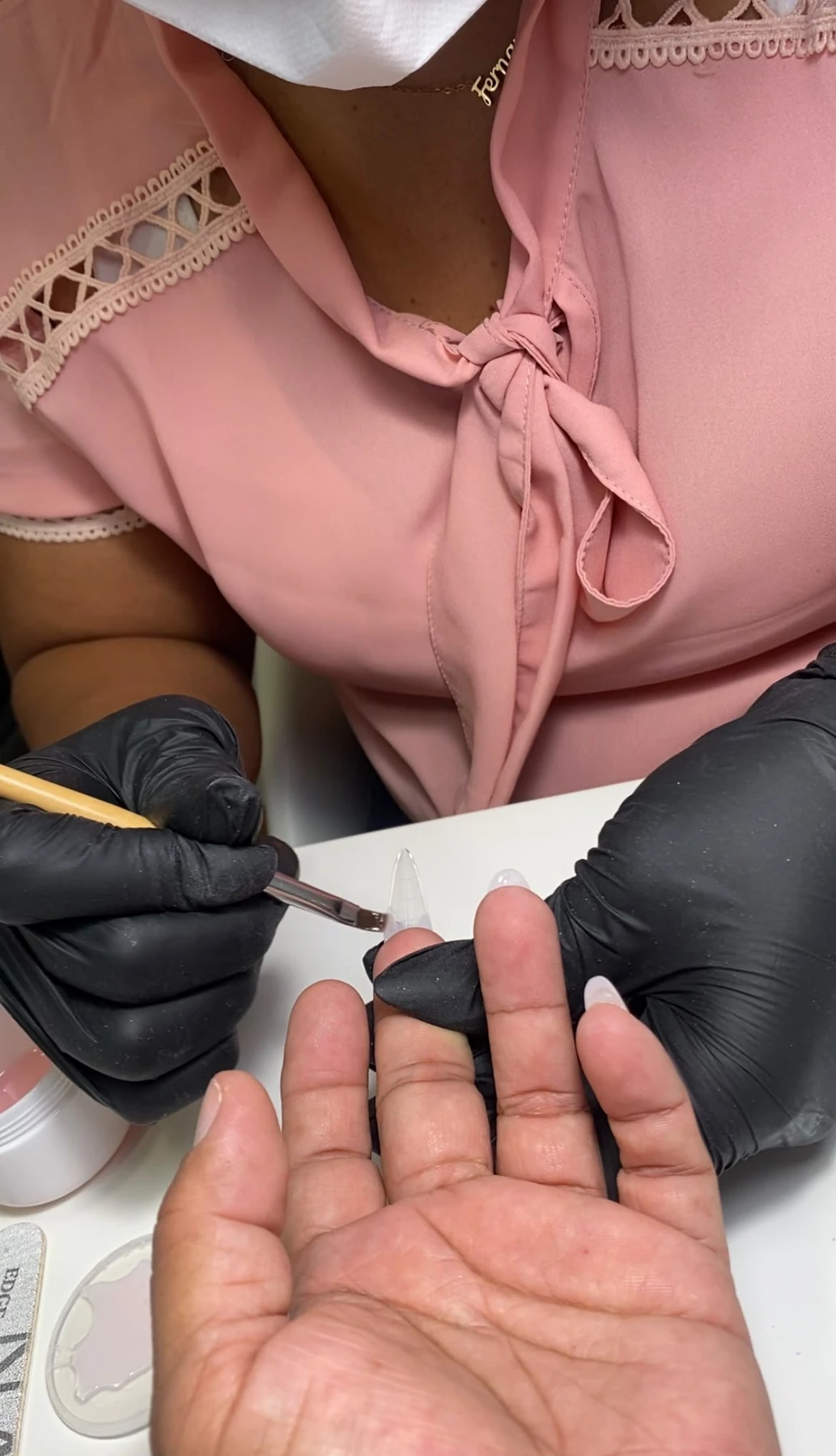 Construção com gel no molde F1 no curso da Rose Braga