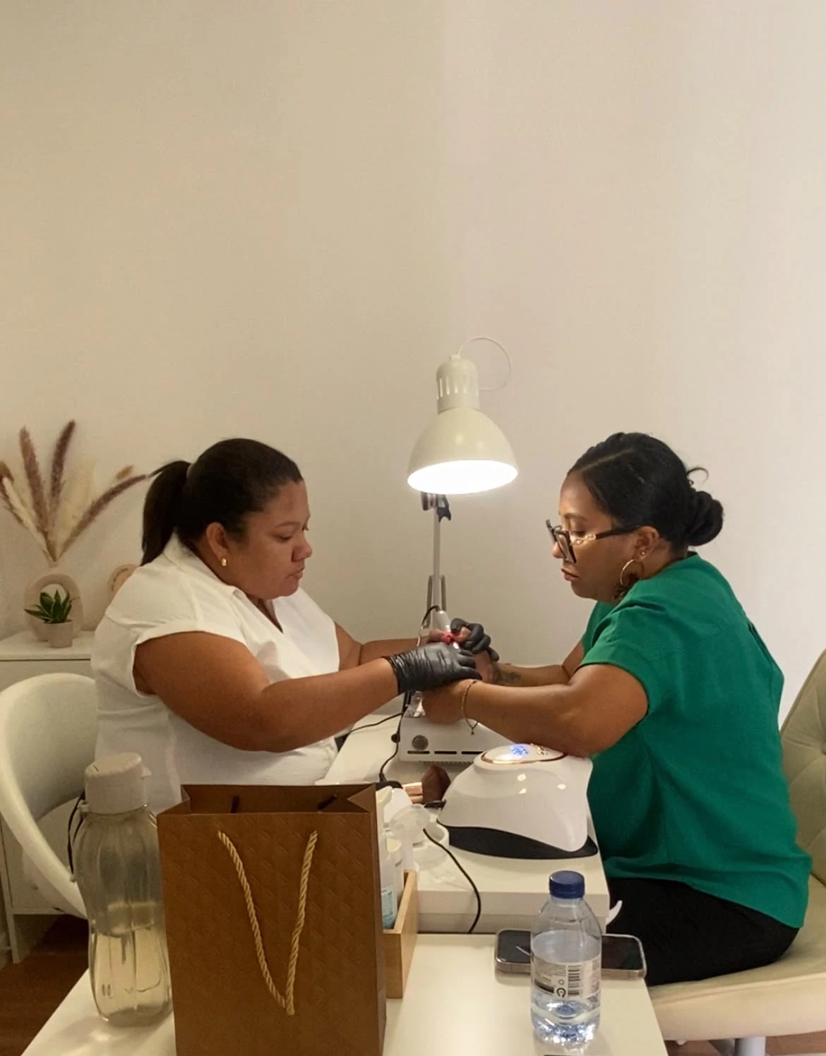 Prática acompanhada, aluna a aluna no curso da Rose Braga